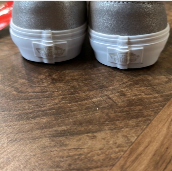 Vans - Picture 2 of 2